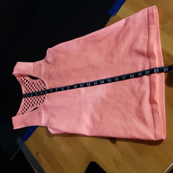 Women's Hollow Back Yoga Top. Pink. One-size. - Picture 3 of 6